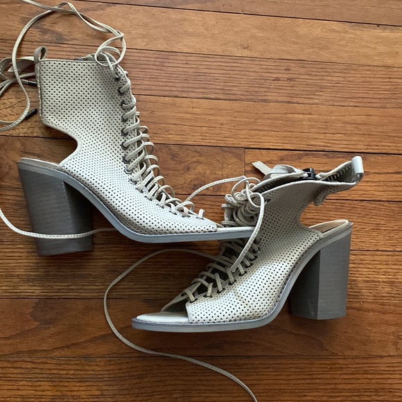 Dolce Vita booties peep 8.5 lace up - Picture 3 of 6